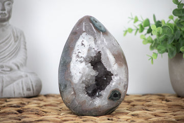 Stunning Quartz and Jasper Natural Stone Egg Carving - STE0043