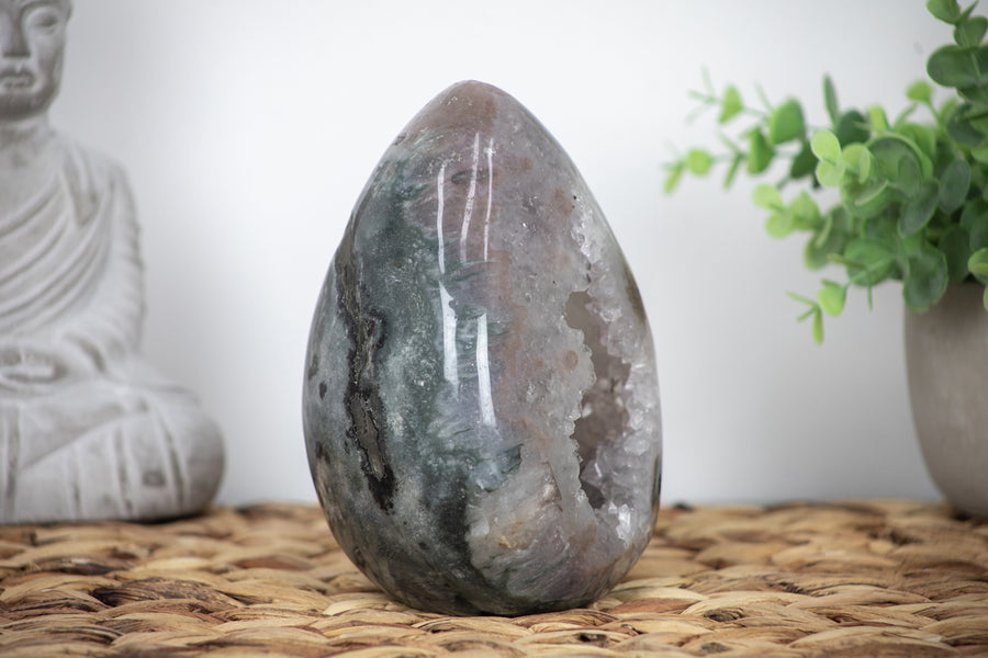 Stunning Quartz and Jasper Natural Stone Egg Carving - STE0043